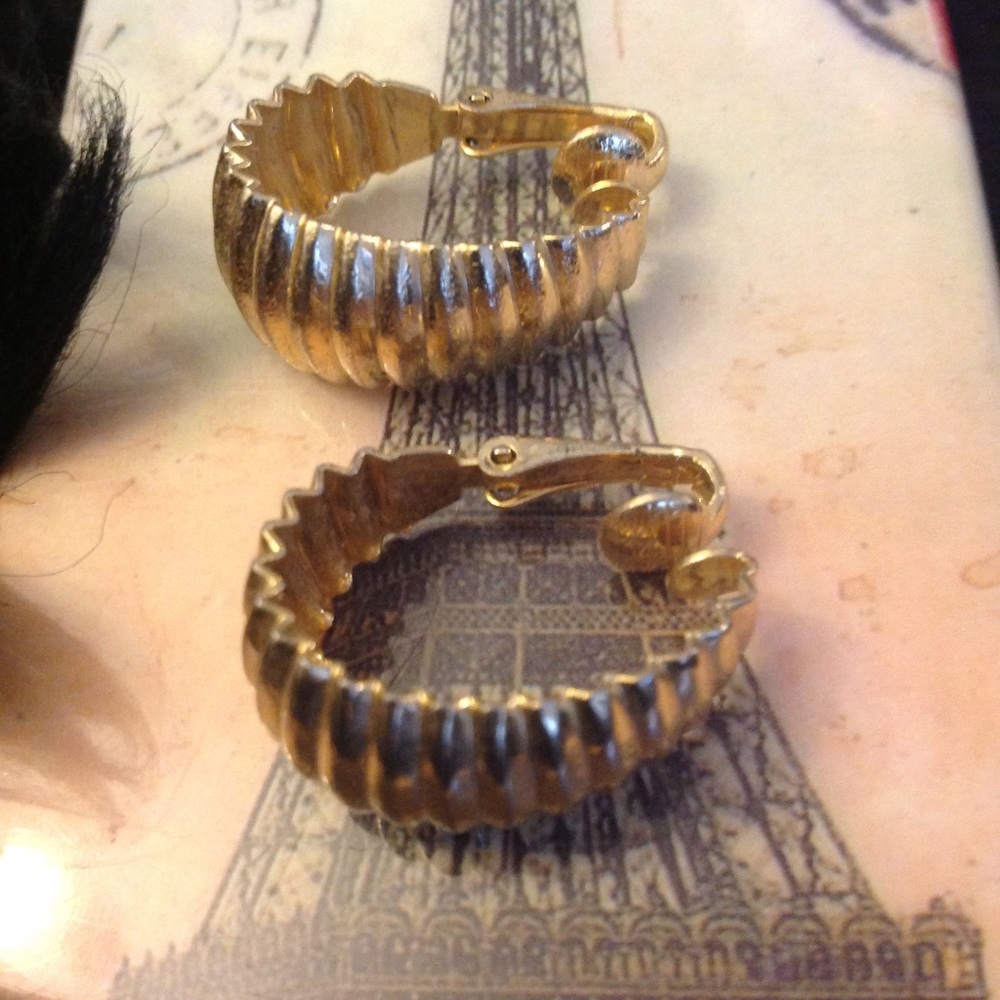 8/$20 CLIP EARRINGS